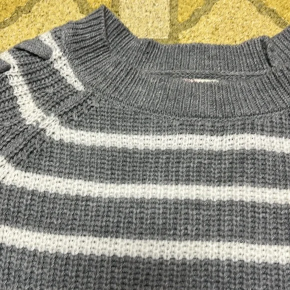 EUC SO stripped sweater - Picture 2 of 11